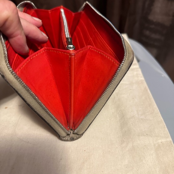 Celine with COA in excellent condition. Beautiful long wallet zip around. - Picture 2 of 6